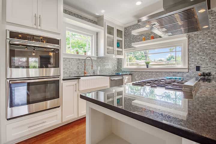 Hire kitchen refurbishment & appliances contractors in Clearwater, Florida. Our expert fitters do extensions, design & installation.